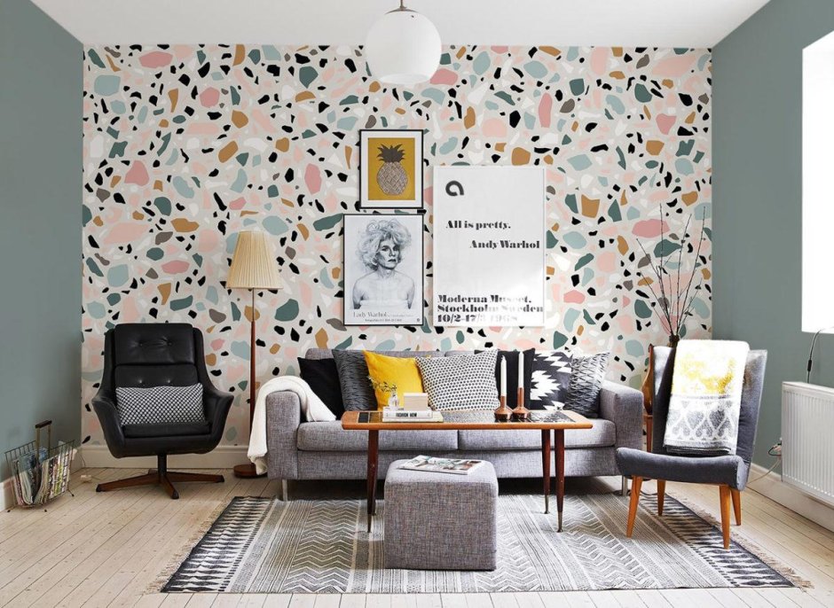 Терраццо на стенах в гостиной