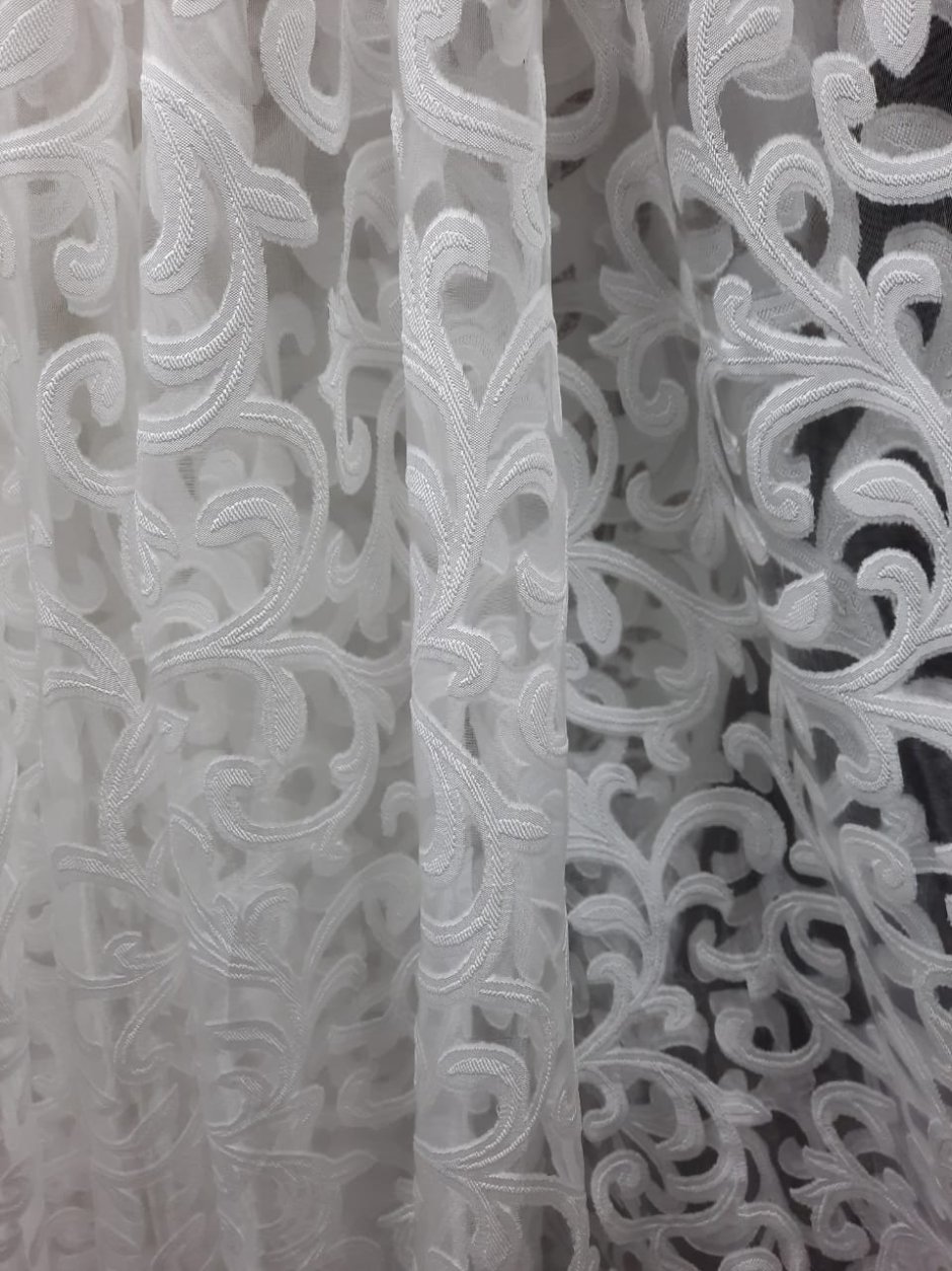 Шторы в спальню с балконом