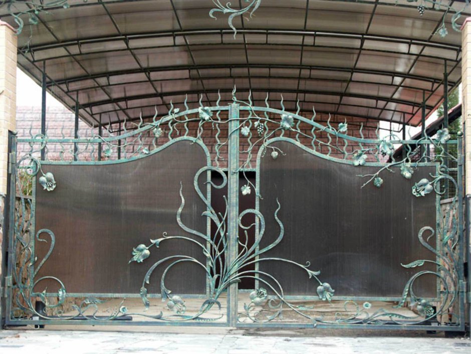 Поликарбонат на воротах