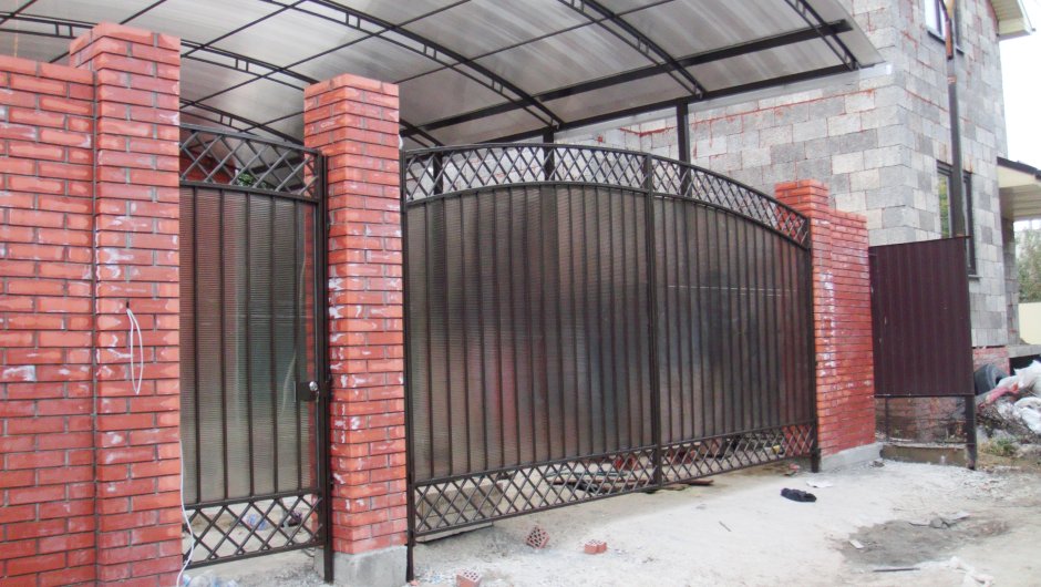 Ворота из профлиста и поликарбоната