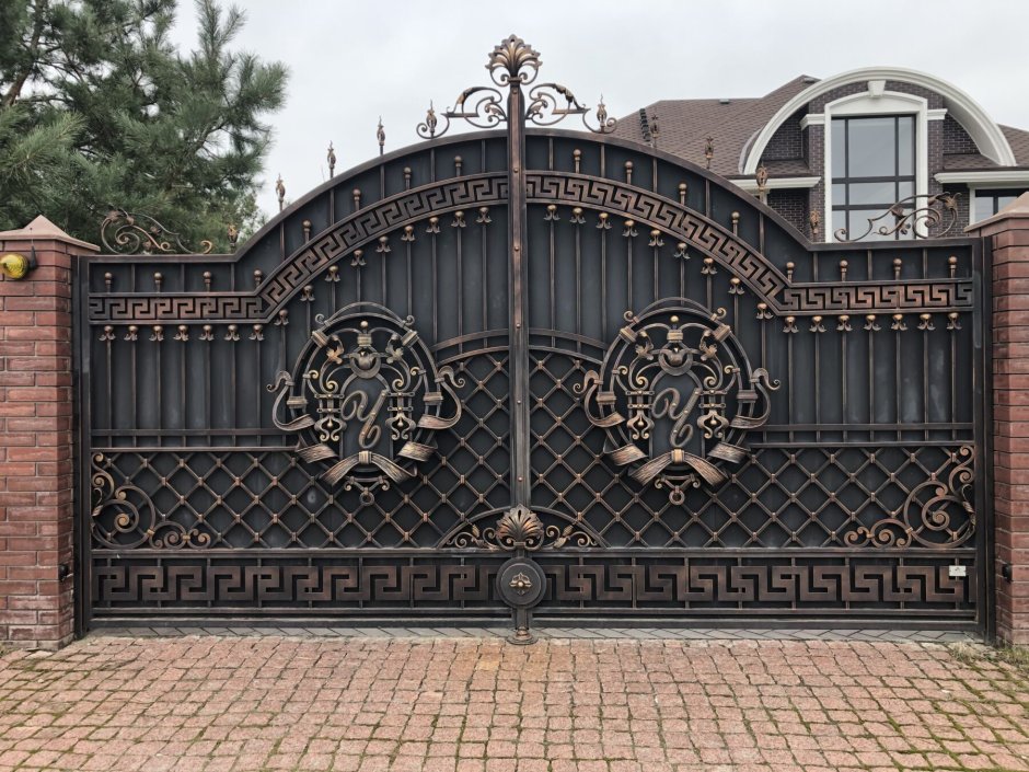 Кованые ворота Версаче