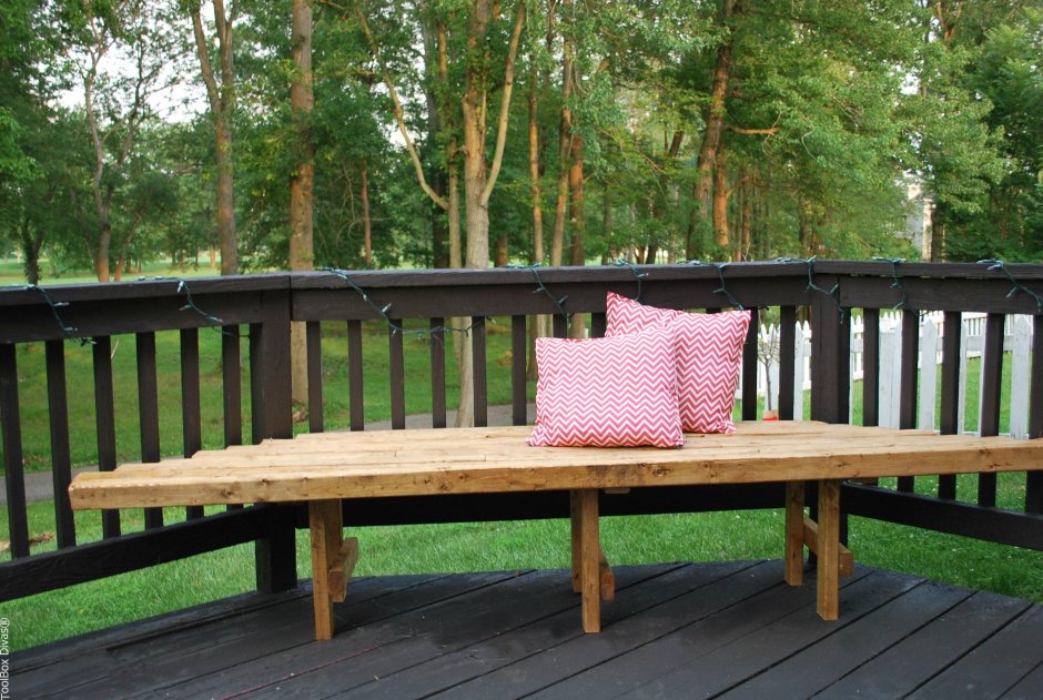 Угловая скамья в беседку