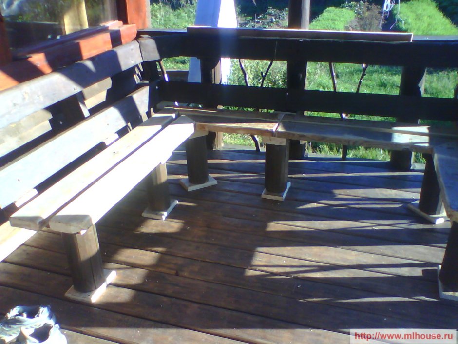 Угловая скамейка в беседку