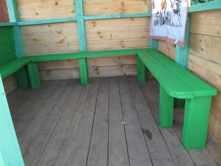 Угловая скамейка в беседку