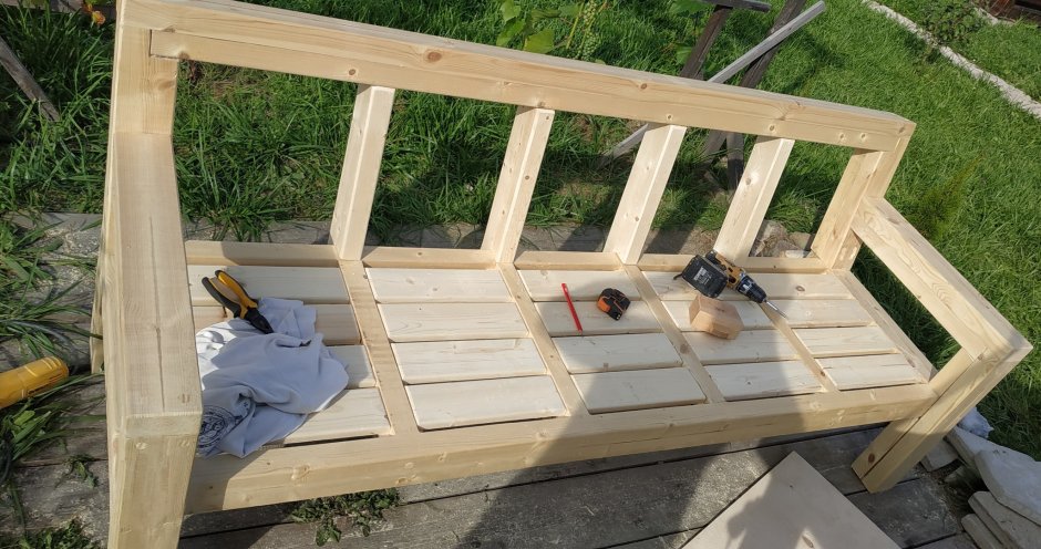 Как сделать скамейки в беседке своими руками