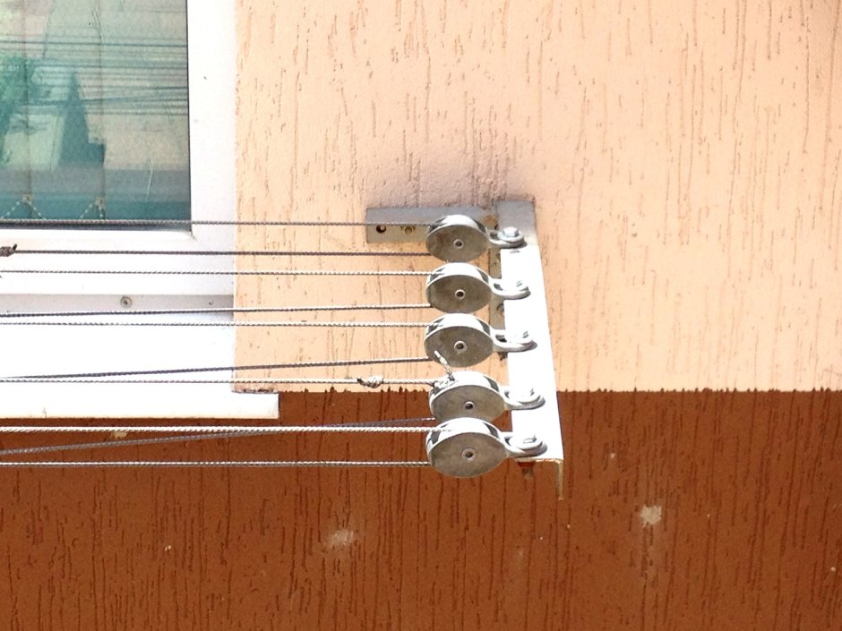 Кронштейн для сушки белья на балконе