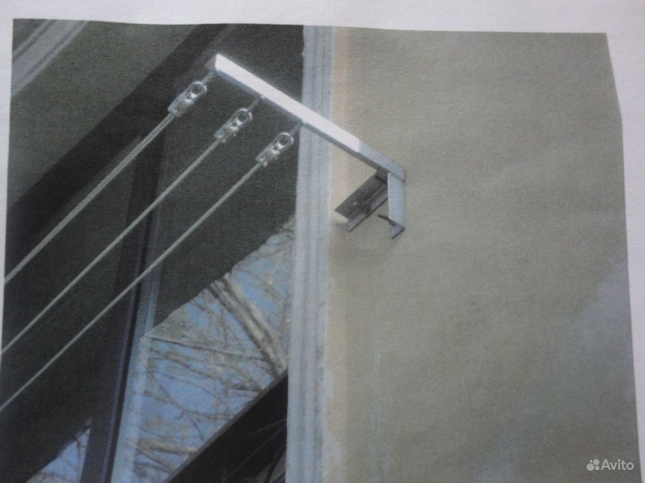 Кронштейн для бельевой веревки на балконе