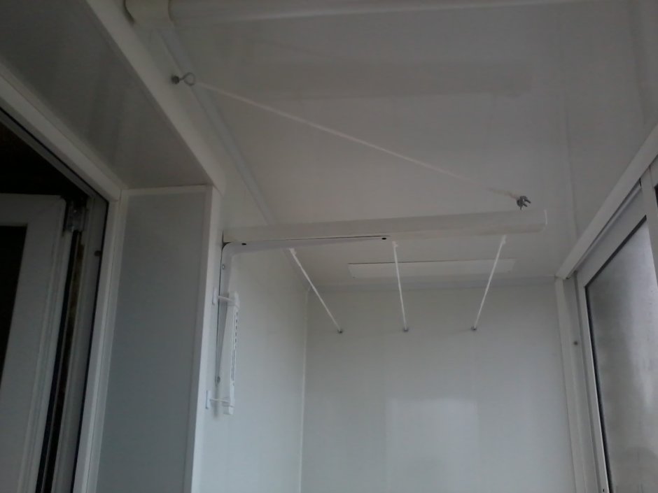 Уголки для бельевых веревок на балкон