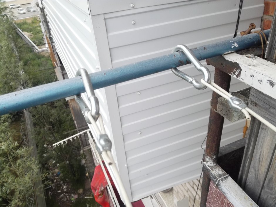 Крепеж для бельевых веревок