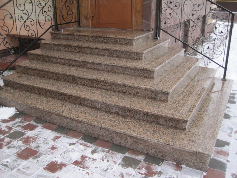 Южно-Султаевский гранит ступени