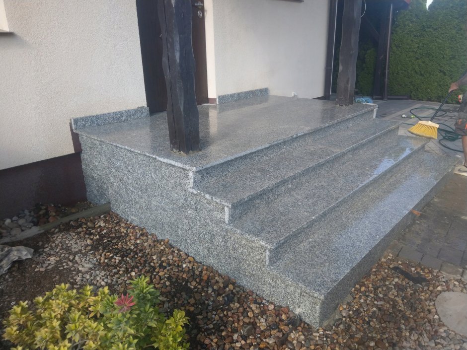 Ступени гранитные из габбро