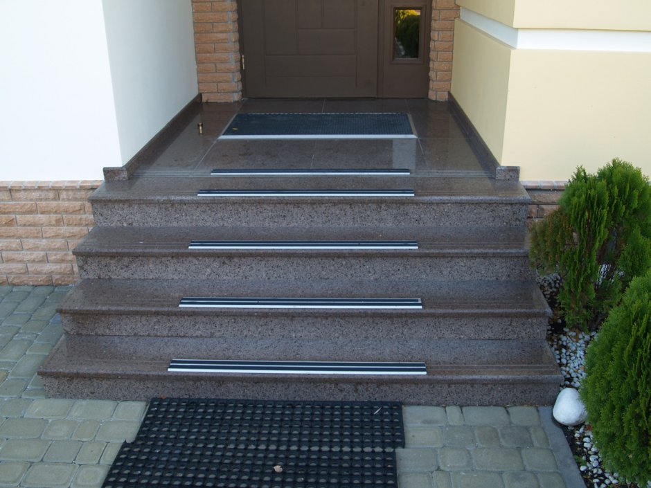Лестница из базальта