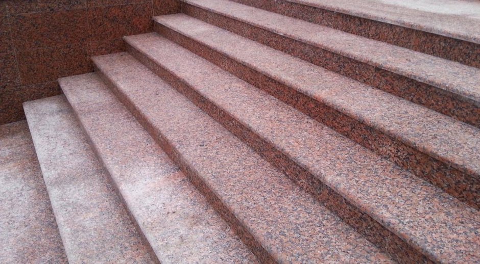 Капустинский гранит лестница