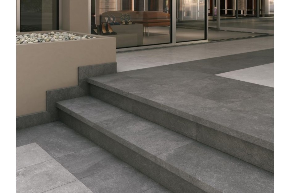 Ступени гранитные цельные толщиной 150 мм