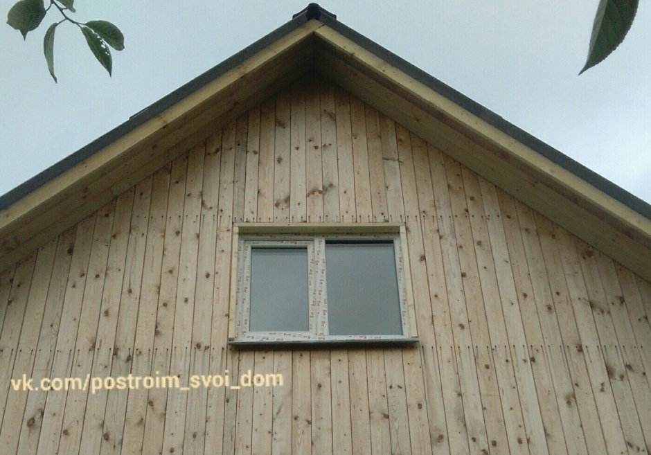 Окна на фронтоне двухскатной
