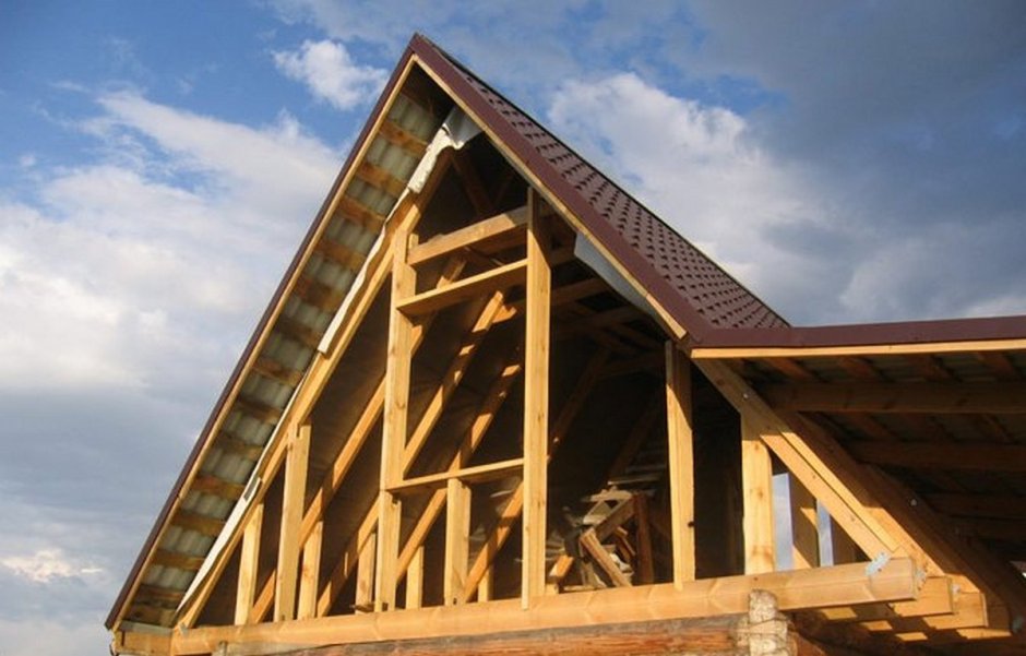 Двускатная кровля с фронтонами