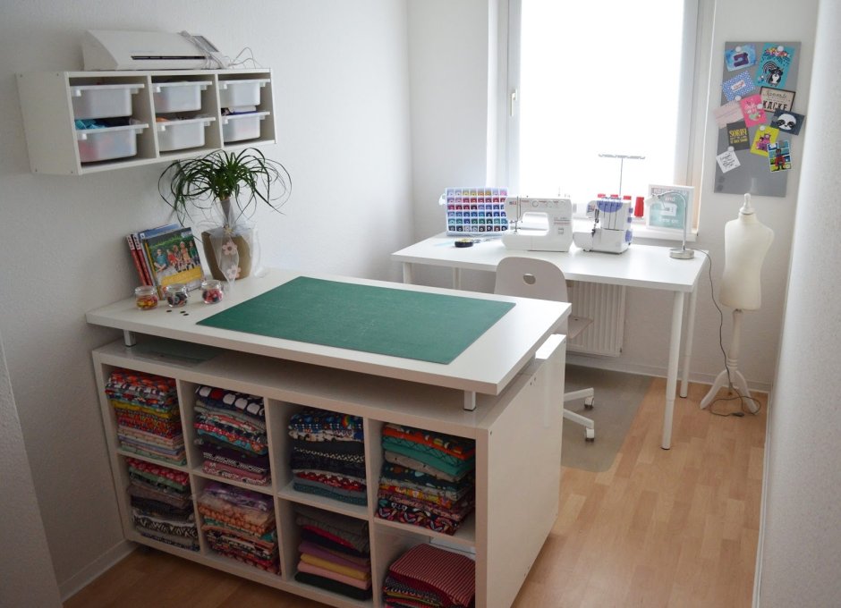 Мастерская швеи стол