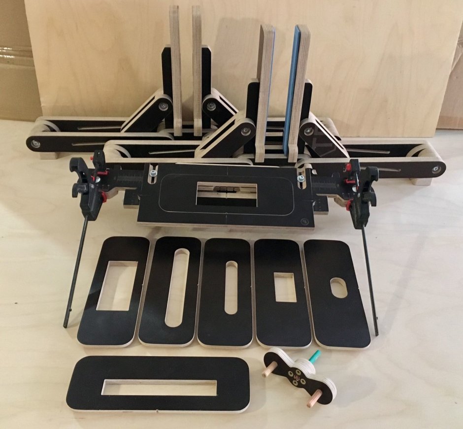 Универсальный стол для распиловочного станка по дереву DEWALT