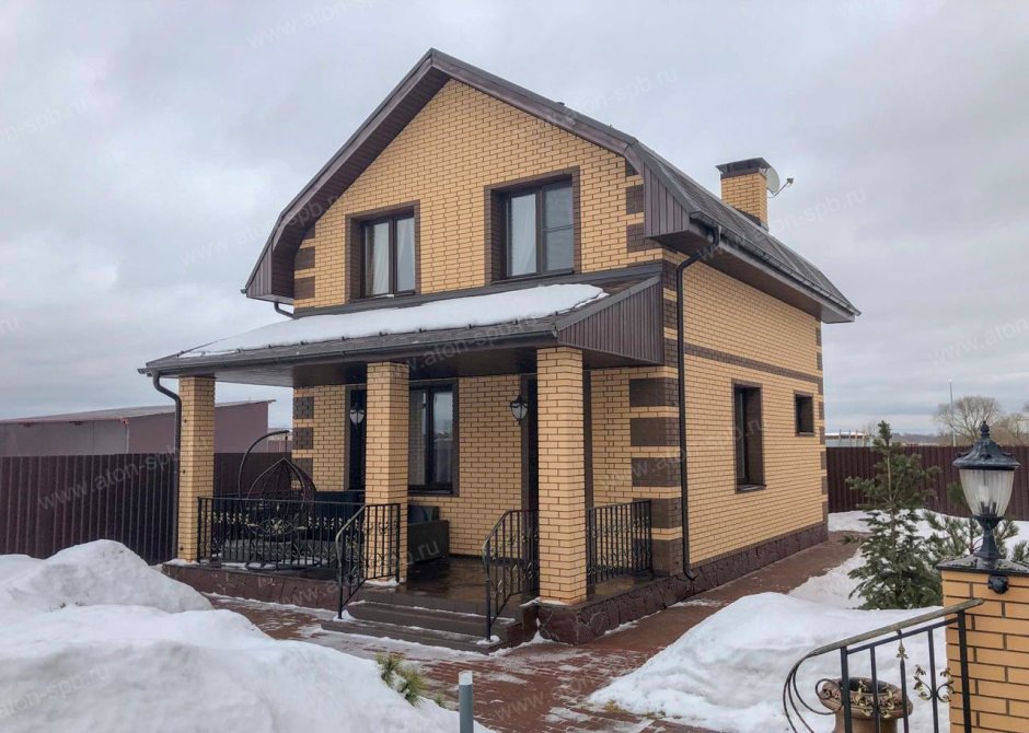 Крыльцо к кирпичному дому