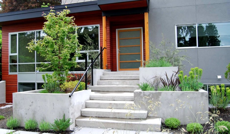 Современная лестница крыльцо в дом