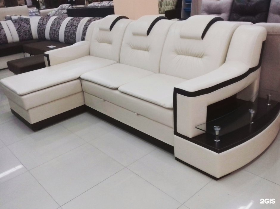 Современные диваны для гостиной прямые