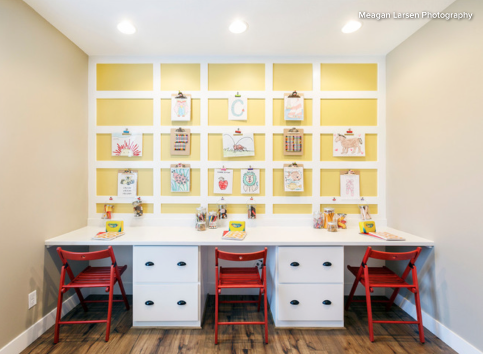 Рабочие место в детской для двоих детей