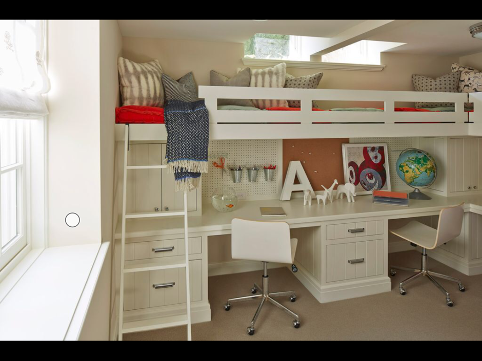 Стол-подоконник в детской