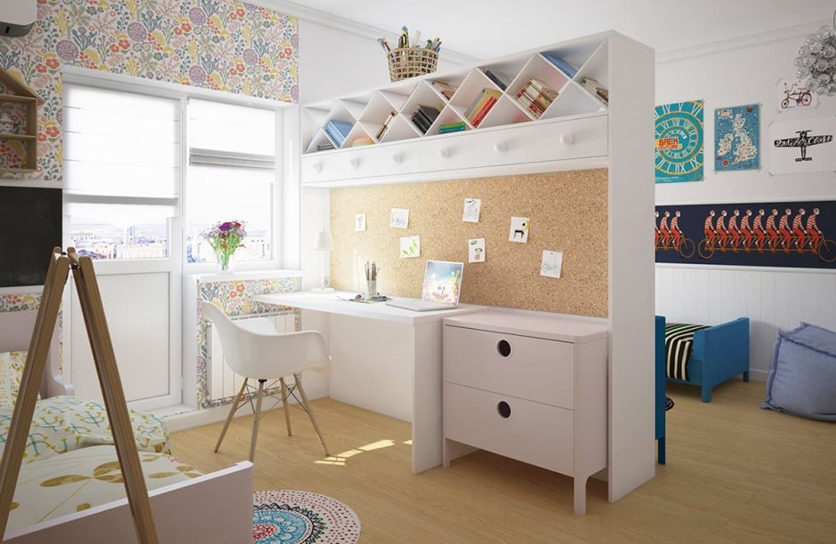 Детский стол у окна на двоих