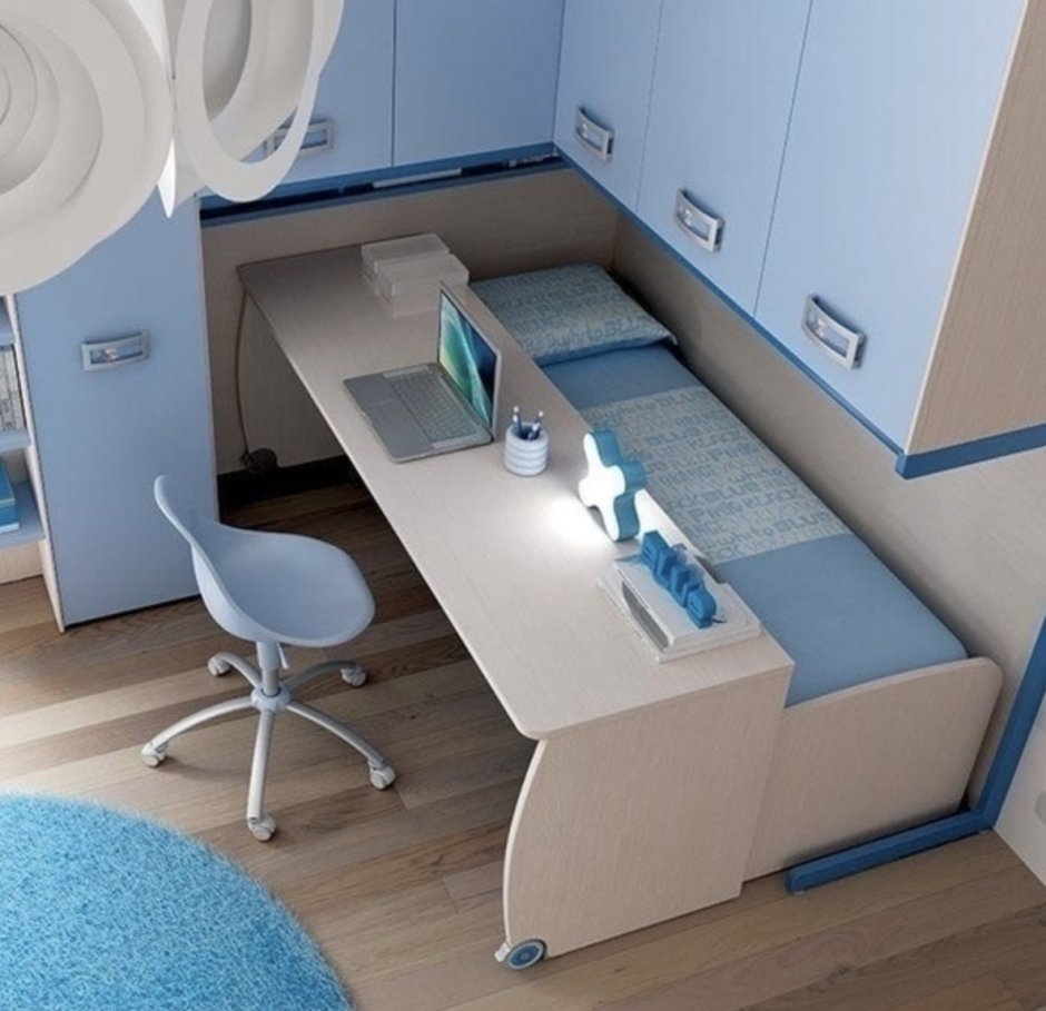 Письменный стол у окна с полками