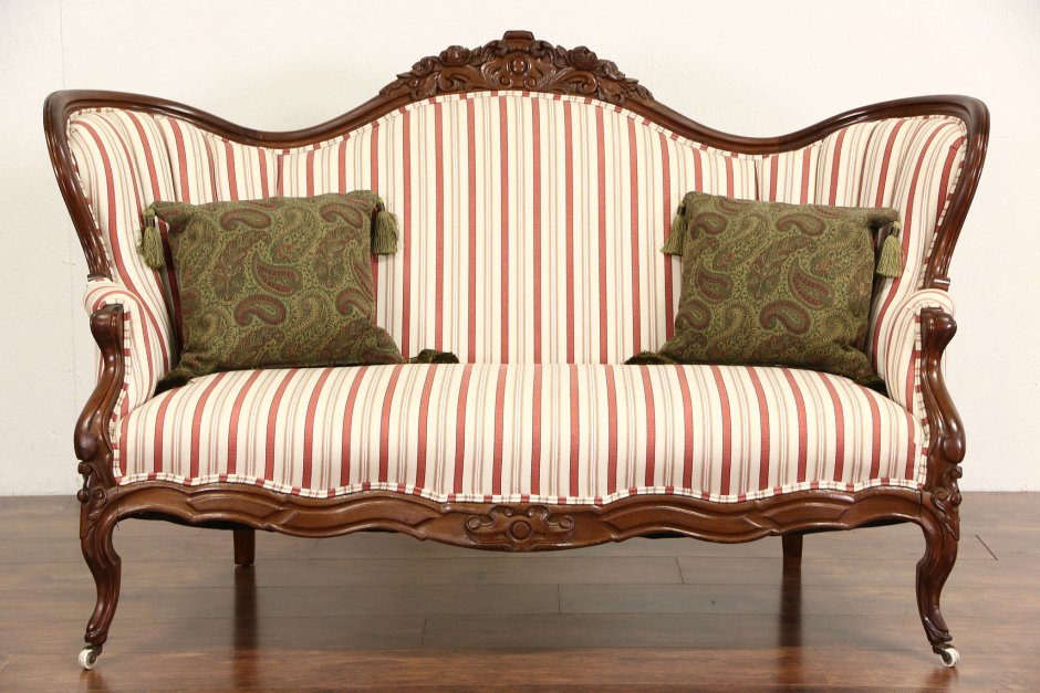Диван в стиле ретро