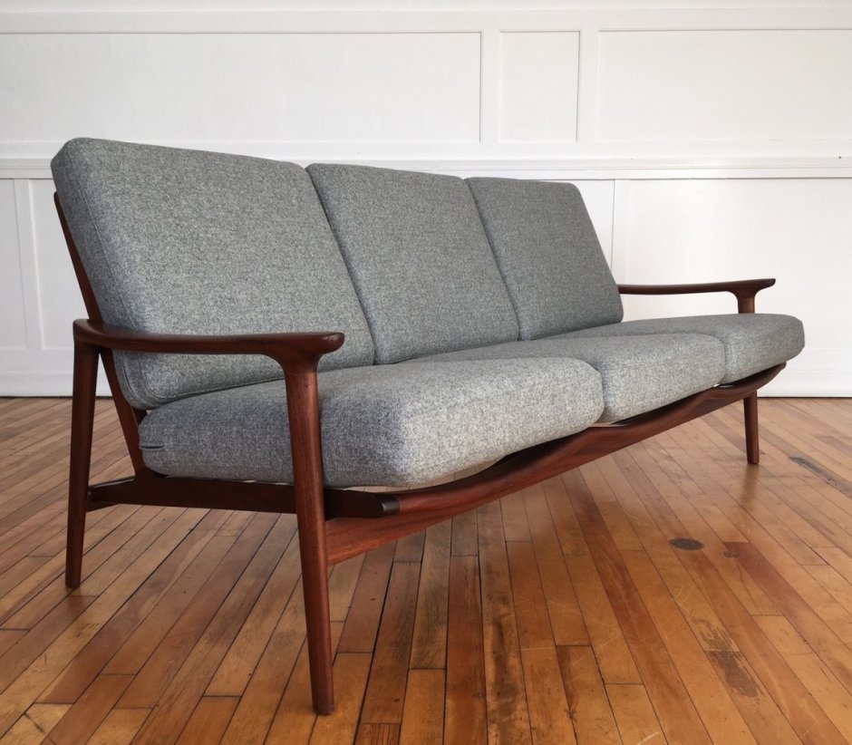 Диван в стиле ретро