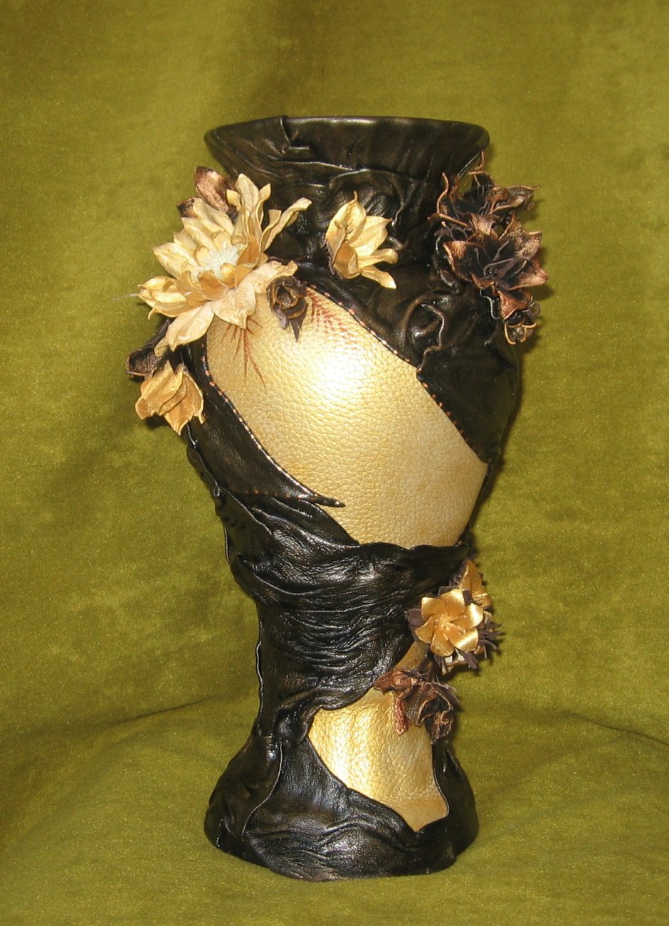 Вазы декорированные кожей