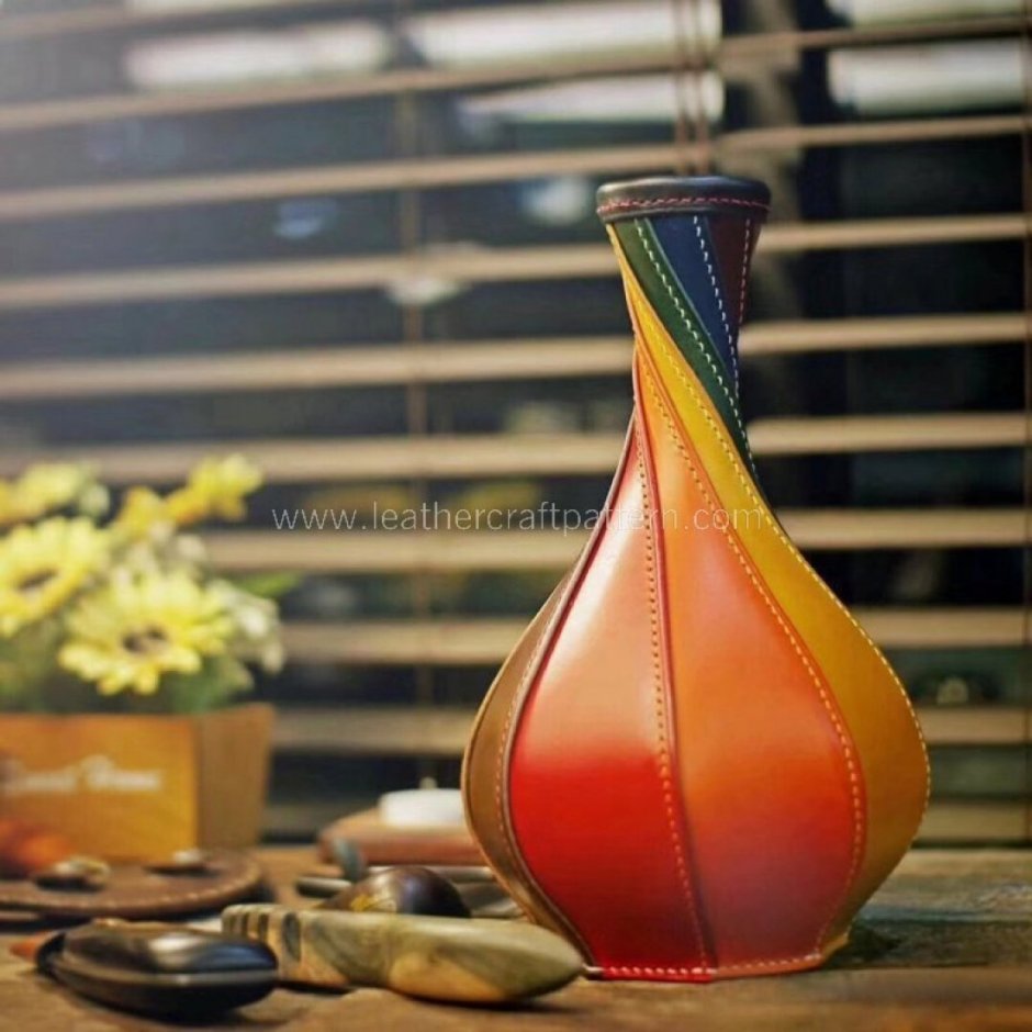 Панно из кожи