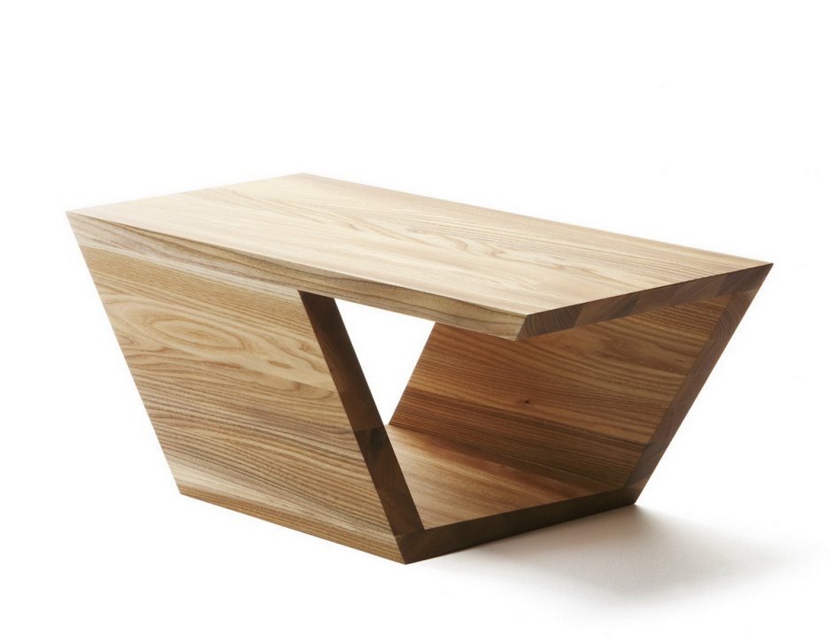 Журнальный столик из дерева