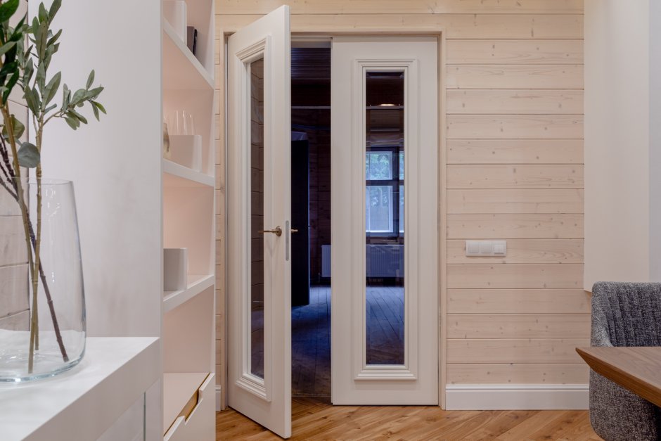 Пакетная дверь для классического дома