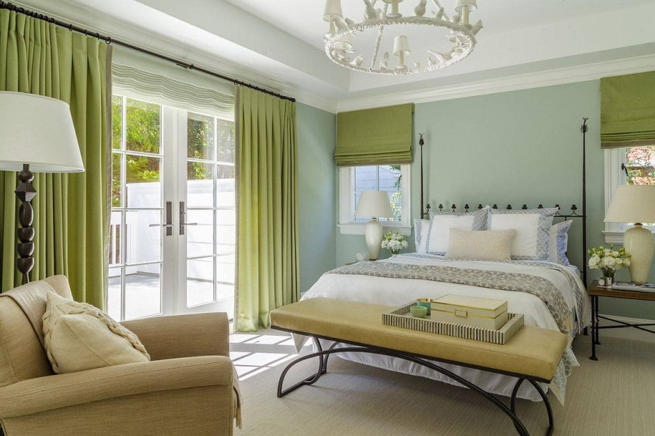 Спальня в оливково бежевых цветах