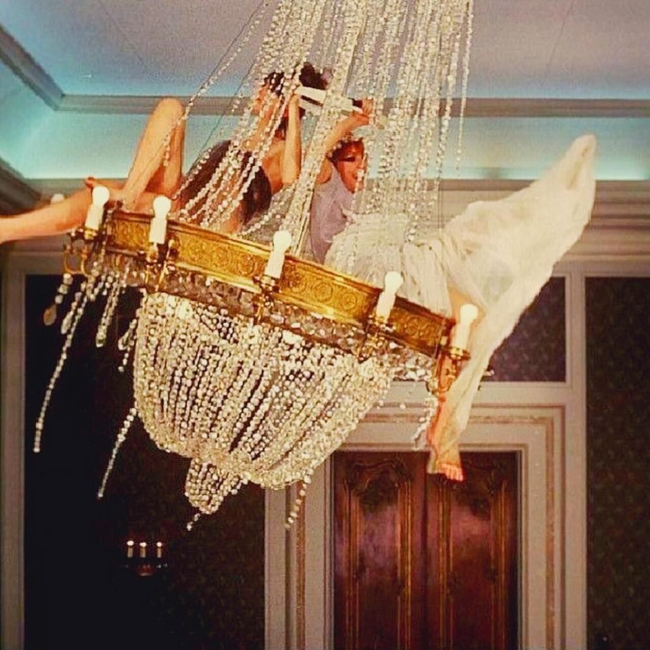 Люстра из вязаных