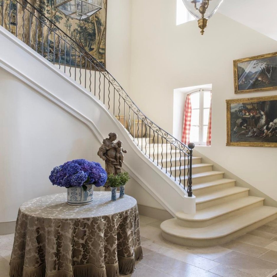 Лестничный пролет в стиле Прованс