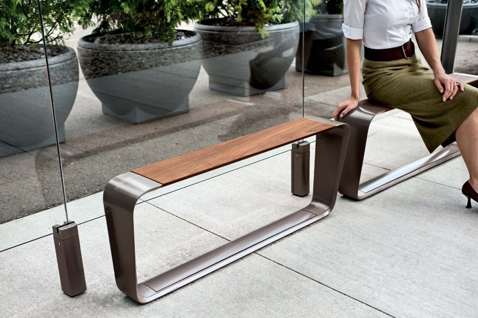 Скамейка на остановке