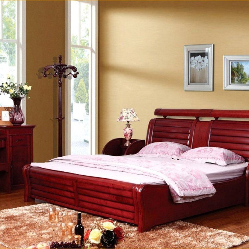 Спальня с мебелью красное дерево
