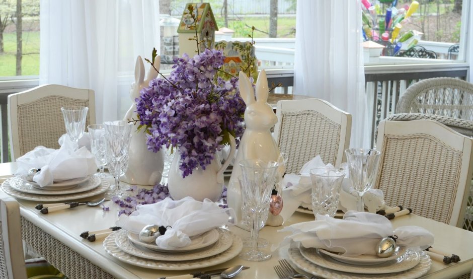 Flower Centerpiece Dining Table