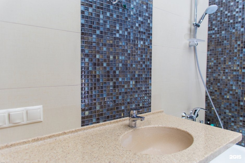 Мозаичные вставки в ванной