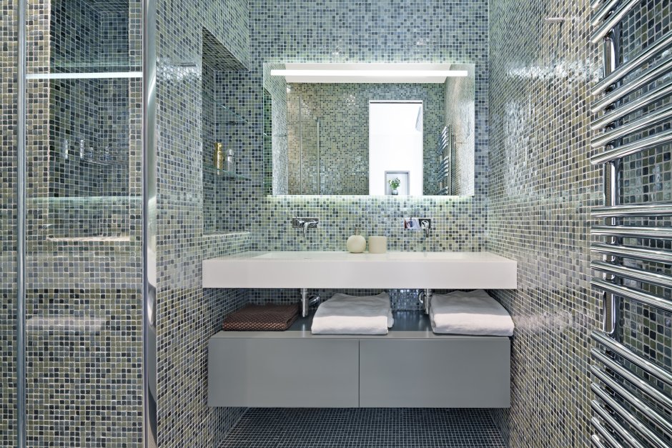 Зеркальная мозаика в ванной комнате