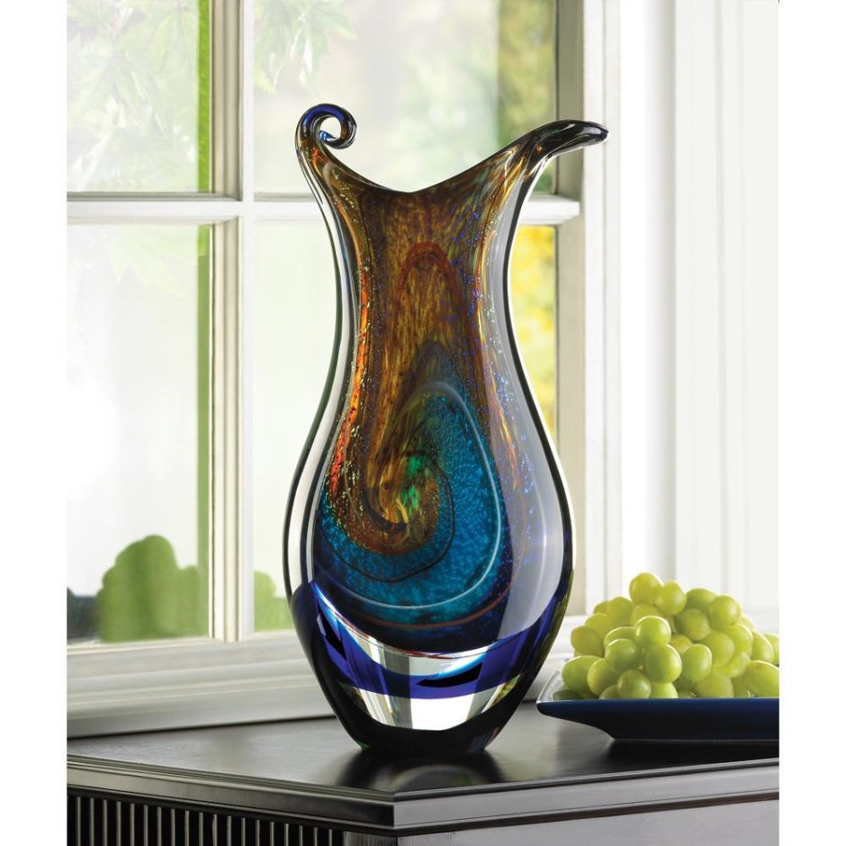 Декоративные изделия из цветного стекла вазы