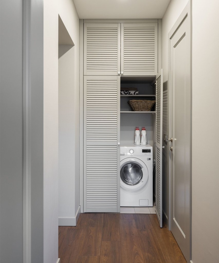 Стиральная машинка в коридоре