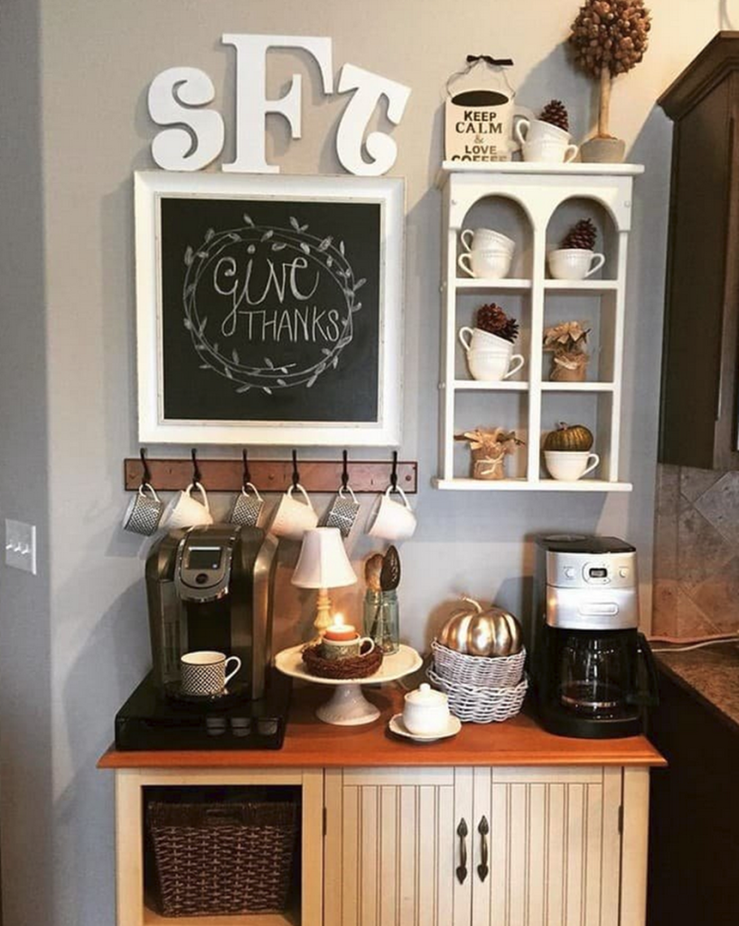 Уголок для кофе в салоне красоты