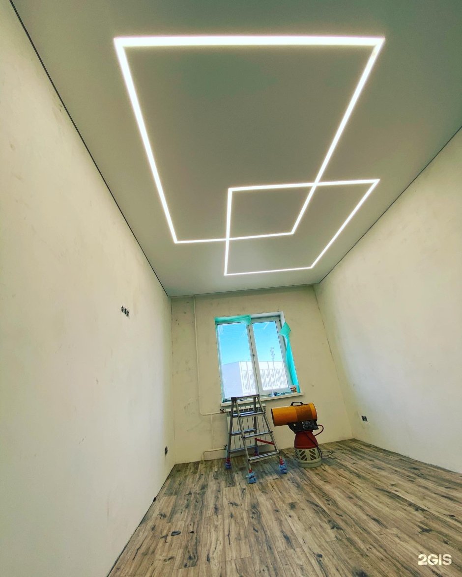 Световые линии на потолке