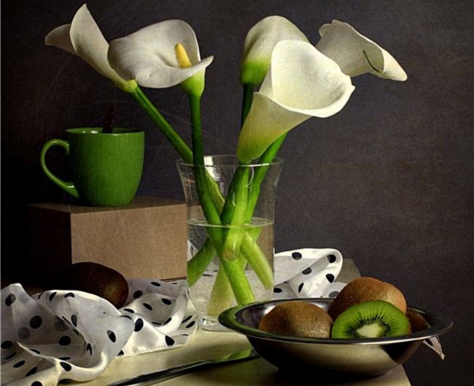 Каллы в вазе натюрморт