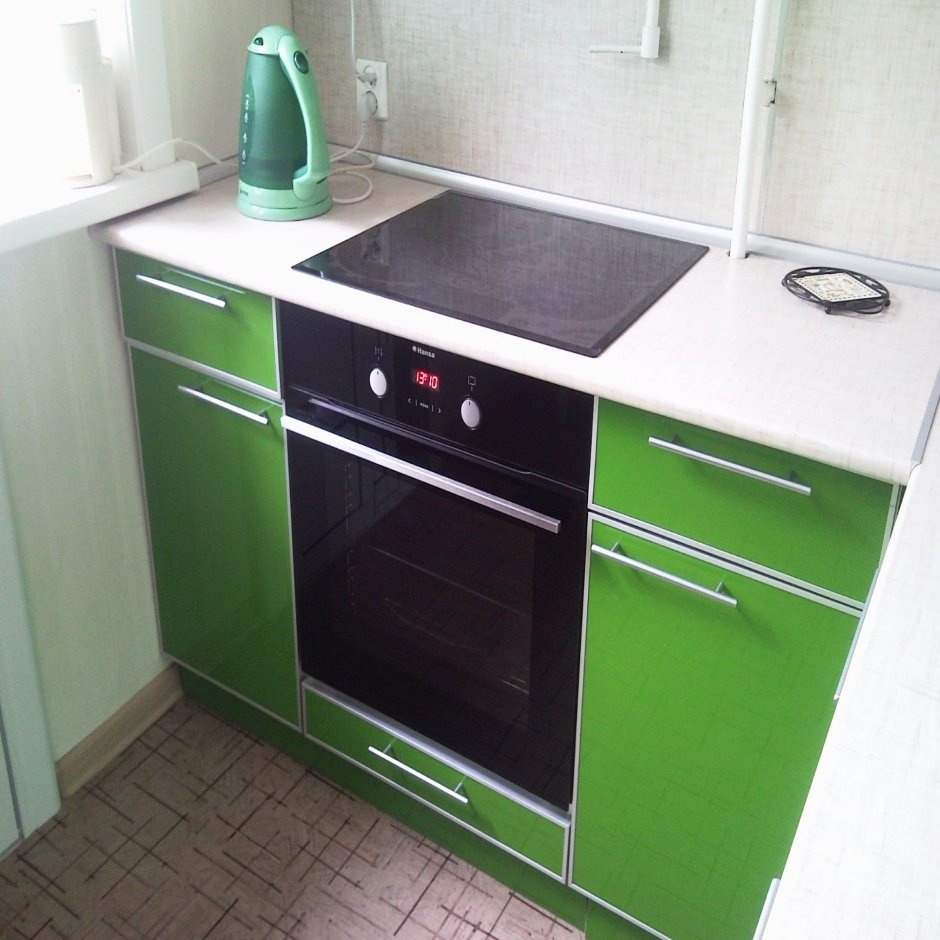 Кухонный гарнитур со встроенной плитой