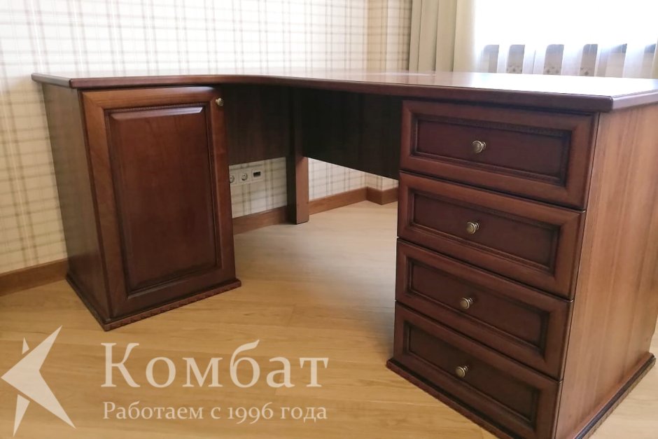 Письменный стол из дерева Executive Desk